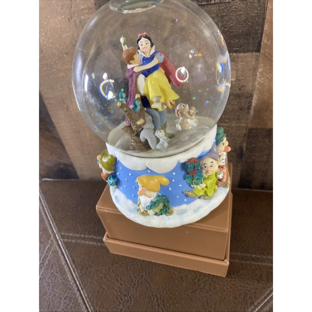DISNEY PRINCESS SNOW WHITE MUSICAL Globe 